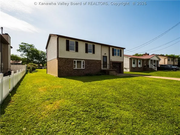 106 Pinehurst Dr, Tornado, WV 25202