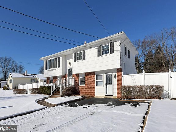 3rd image of 35 Carl Sandburg Dr