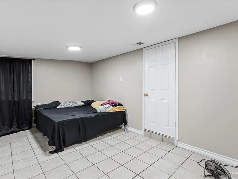 700 E Sam Houston Blvd — Photo 13
