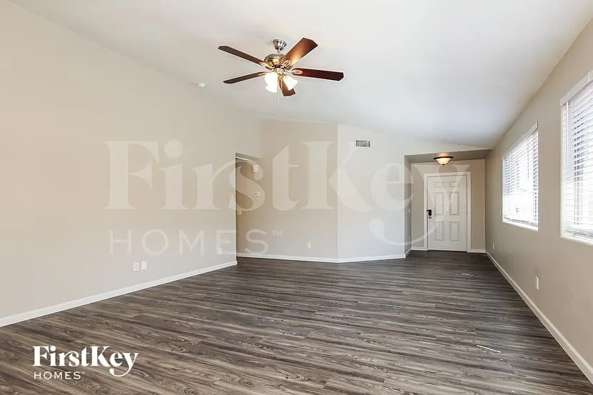 4 bed, 2.0 bath, 1574 sqft, $2,020 — Photo 4
