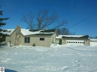 6851 E Tamarack Rd, Vestaburg, MI 48891