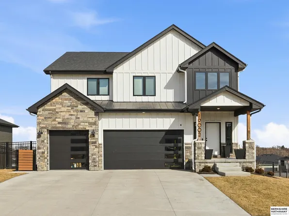 19002 Acorn Dr, Gretna, NE 68028