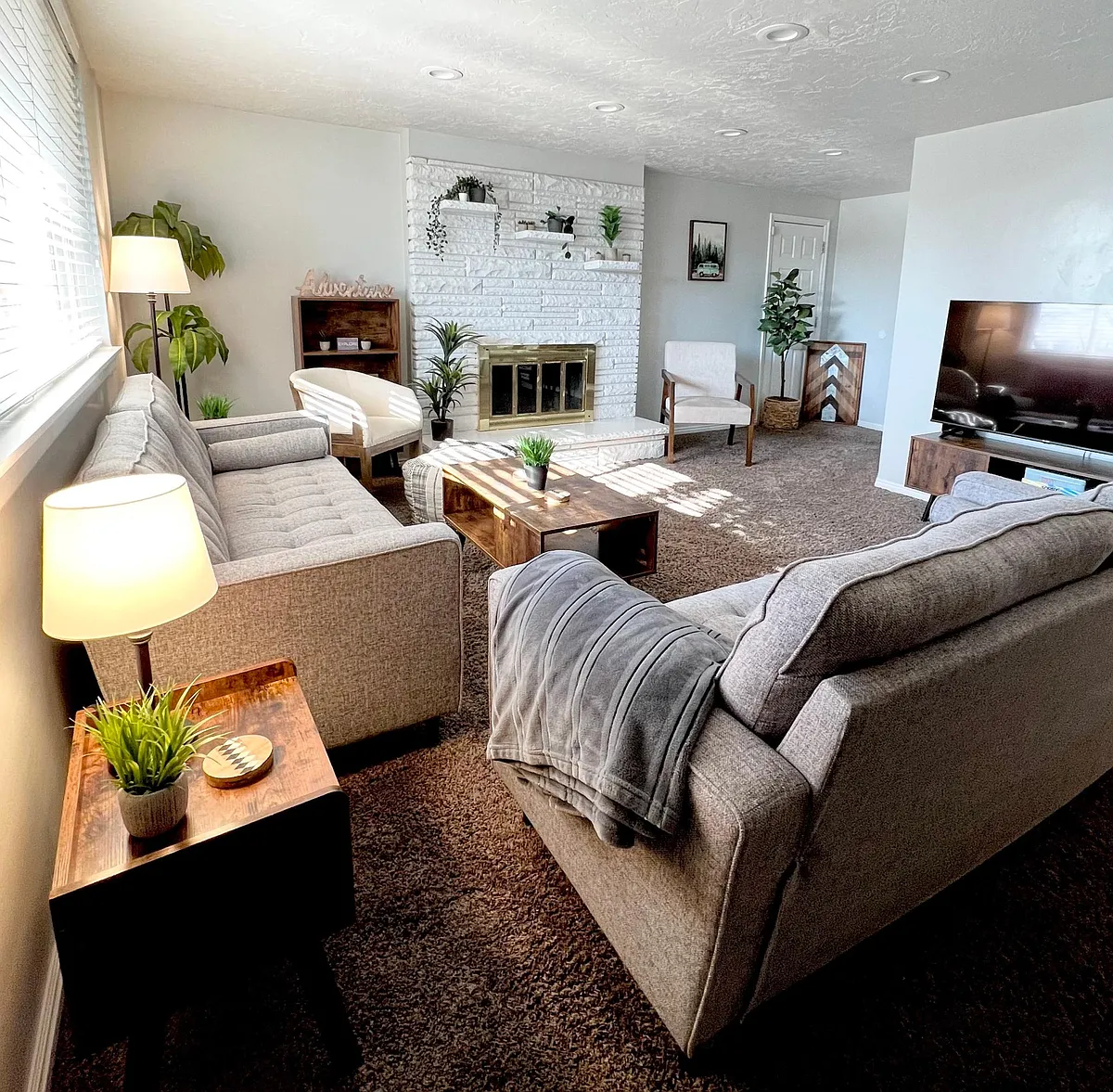 Living room - 1761 E Southwoodside Dr