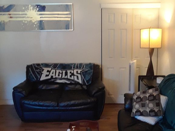 5th image of 528 Foster St Floor 1