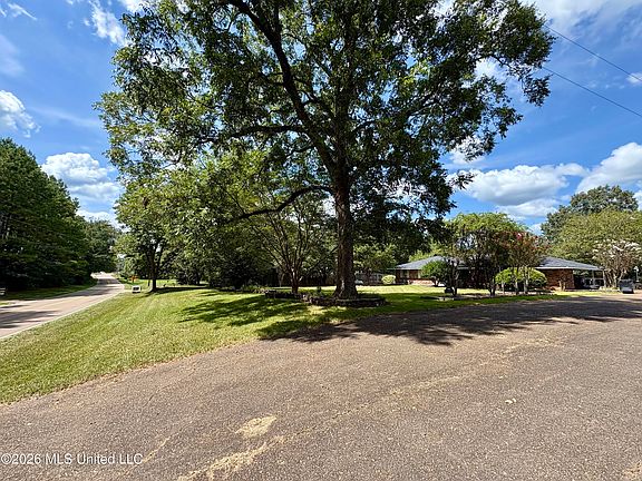 4th image of 1041 Lower Centreville Rd