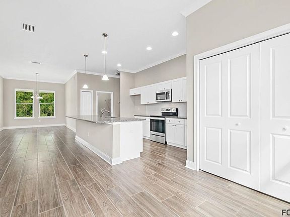 3rd image of 18 Whitcock Ln