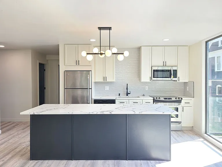 358 S Coeur D Alene St — Photo 29
