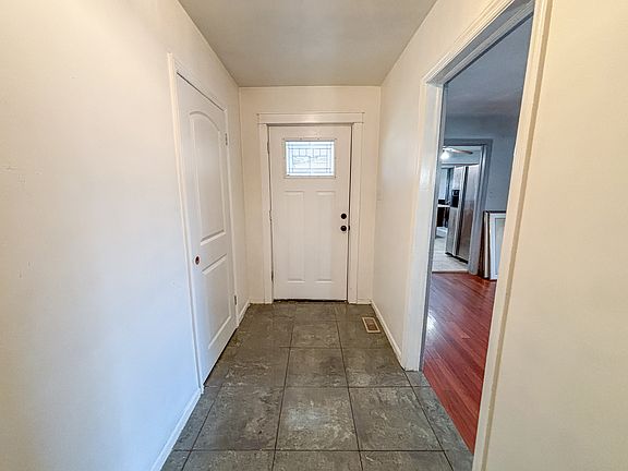 3rd image of 5540 Woodside Dr