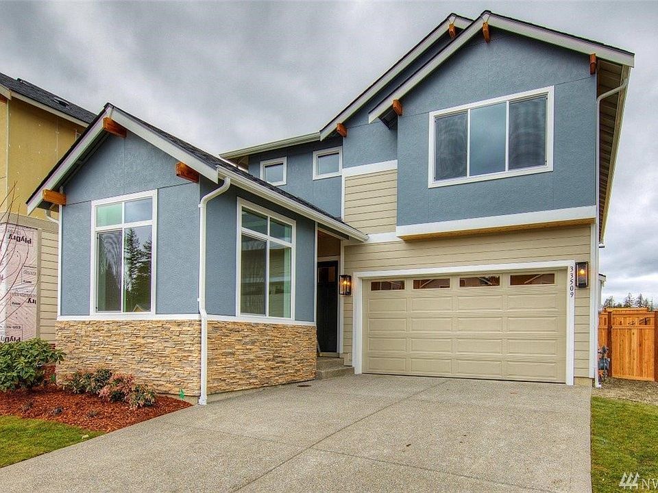 Pictures of previously built home and are for illustrational purposes only. Actual plans and specs may vary. Some features may be considered upgrades. 
