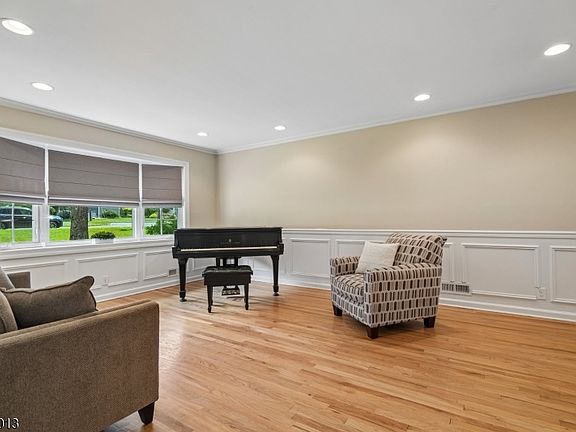 5th image of 11 COLONIAL WAY