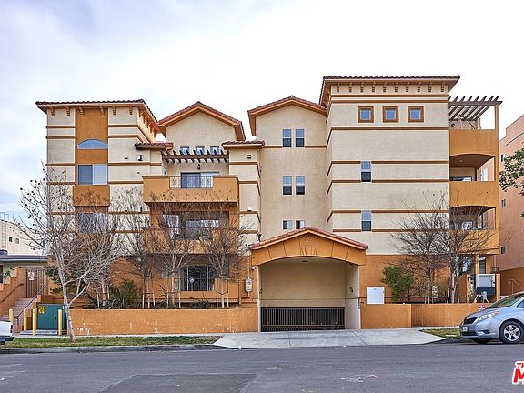 2nd image of 4822 Elmwood Ave APT 305