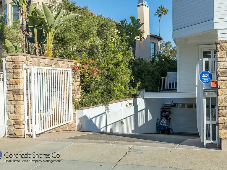Pine St — Photo 42