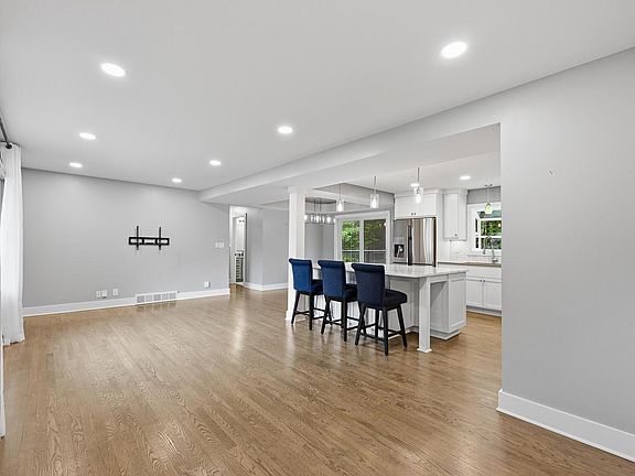 5th image of 3059 S 149th STREET
