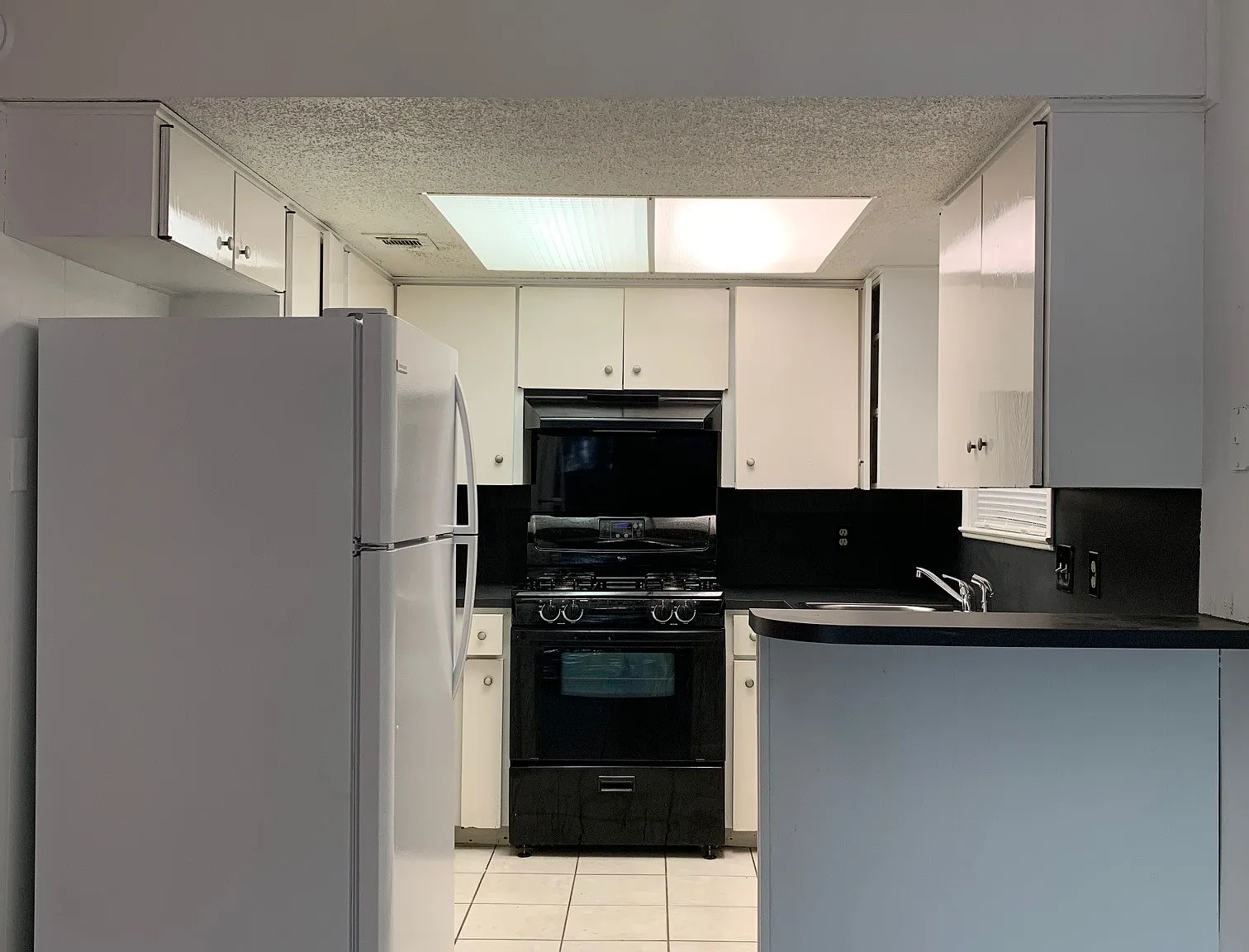 3 bed, 1400 sqft, $1,900 — Photo 4