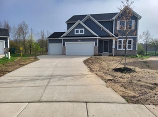 5589 Paxton Ct, Portage, MI 49024