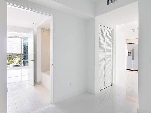 3rd image of 4250 Biscayne Blvd APT 1105