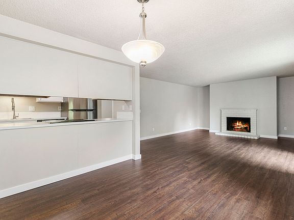 4th image of 21000-21098 83rd Ave W #29