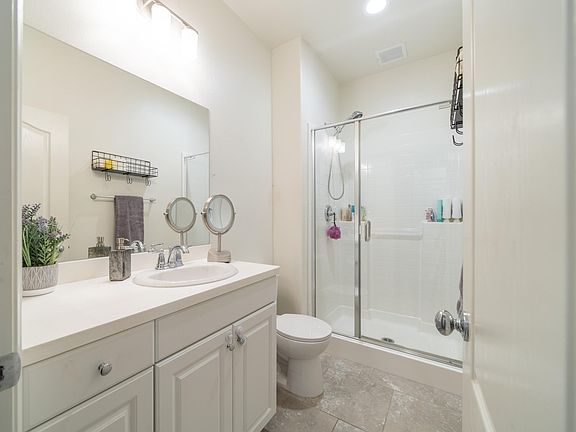 4th image of 411 Calabrese St