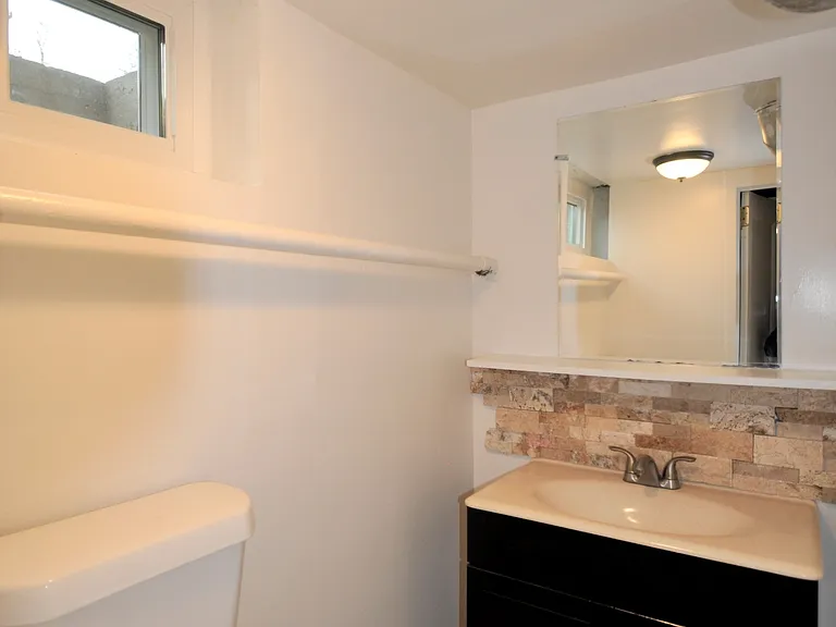 2525 Olive St — Photo 18