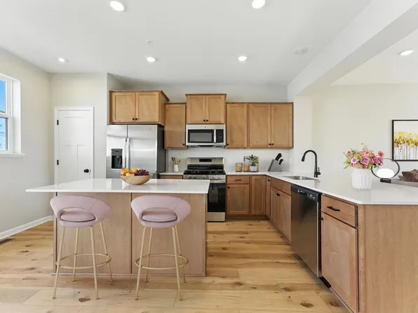 10368 Birchwood Cir, Victoria, MN 55318