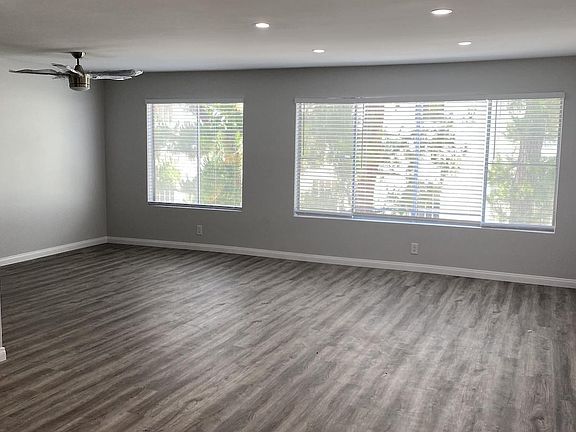 4th image of 330 N Crescent Dr