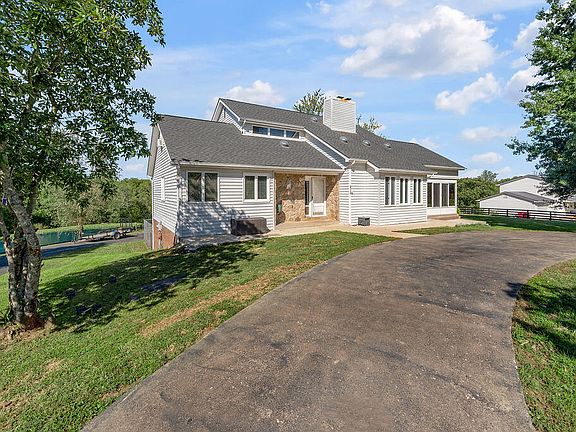 3rd image of 614 Mule Shed Ln