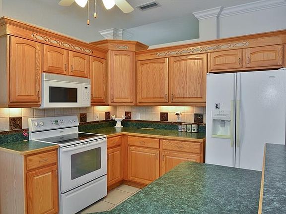 4th image of 766 Armadillo Dr