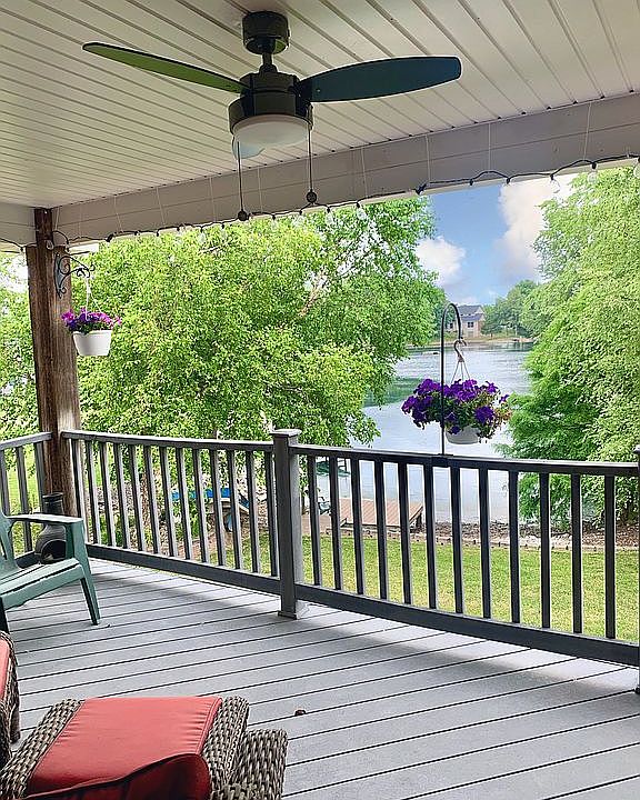 2nd image of 302 E Meadow Brook Dr