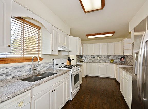 2nd image of 139 Easton Ave