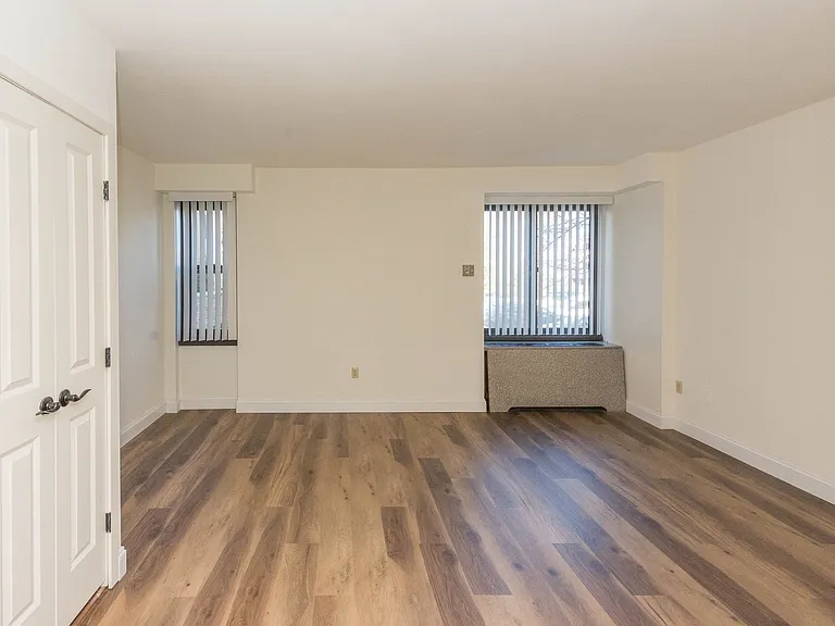Lakewood Apartments — Photo 9