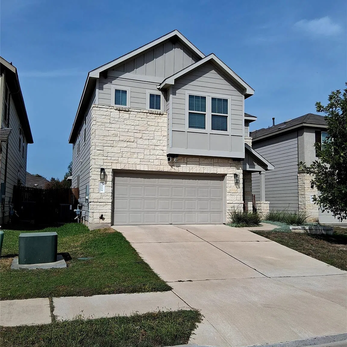 3 bed, 2.5 bath, 2143 sqft, $2,575 — Photo 2
