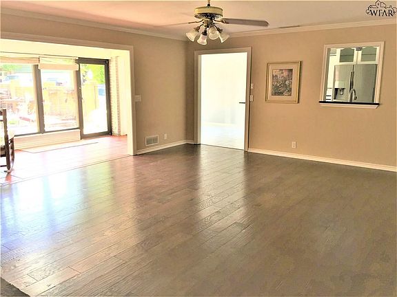 4th image of 2411 Clayton Ln