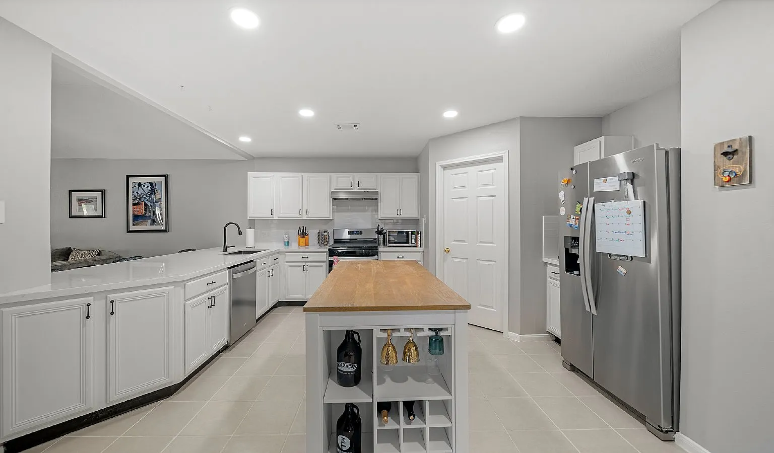 3 bed, 2.0 bath, 1615 sqft, $2,300 — Photo 4