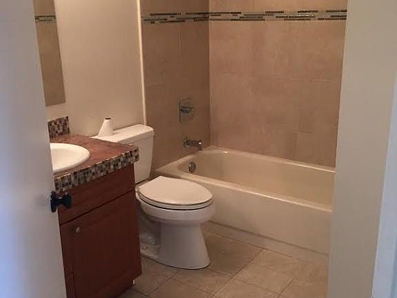 4th image of 1102 Glenmoor Dr #1102