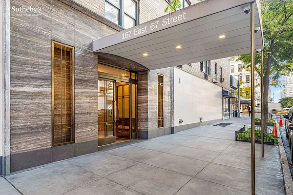 Sold by Sotheby's International Realty | media 6