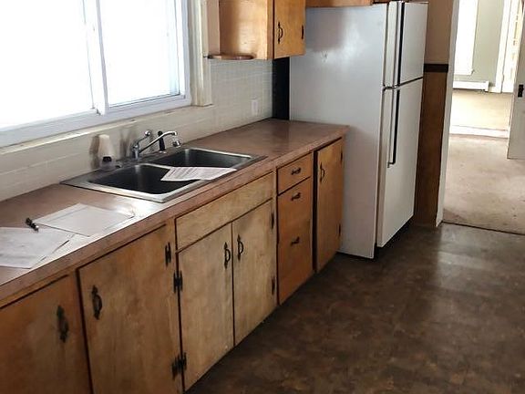 3rd image of 55 Pearl St W