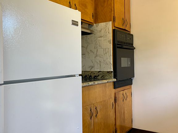 4th image of 12 Clinton St #14
