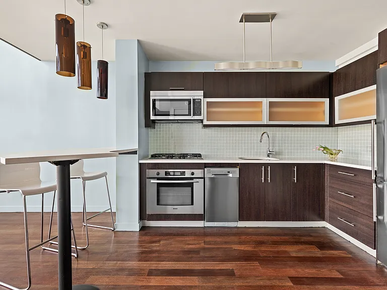 185 13th St #4B — Photo 4