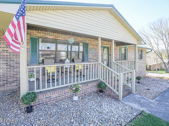 5th image of 1410 Carowinds Cir