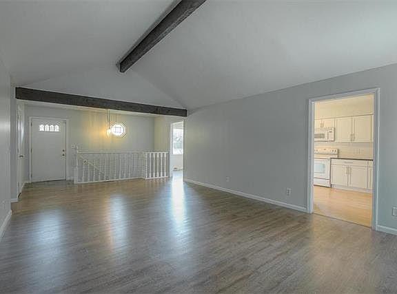 4th image of 2908 Sweet Briar Dr