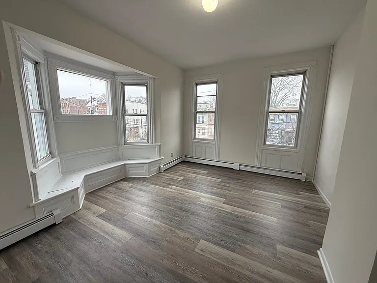 4619 Park Ave — Photo 4