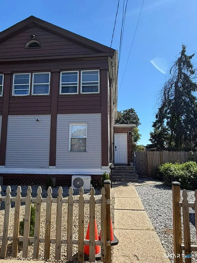2 bed, 1.0 bath, 1000 sqft, $2,100 — Photo 1