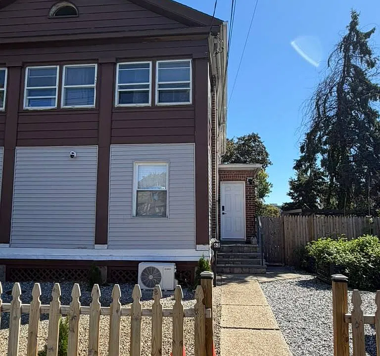 62 Colony St #1