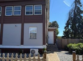 62 Colony St, Bridgeport, CT
