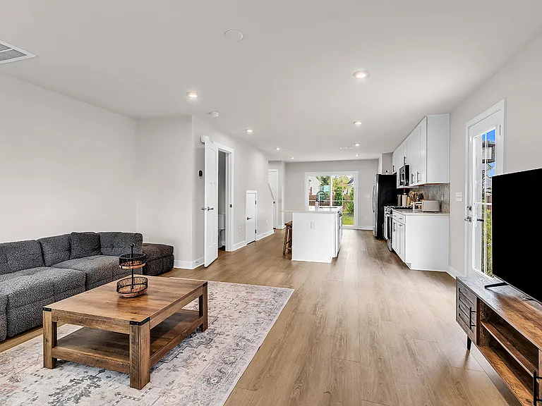 2504 Rowyn St — Photo 3