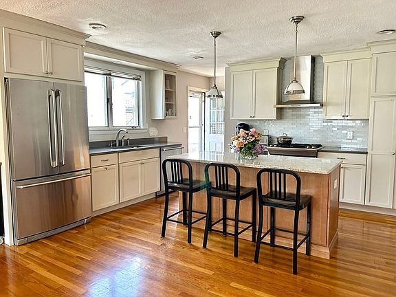4th image of 259 Campbell Ave