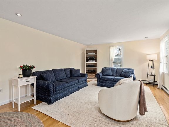 5th image of 120 Carroll Ave