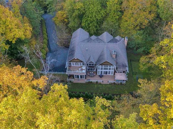 20 Carman Ln, Saint James, NY 11780
