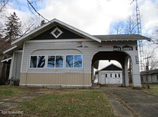 407 N Cleveland Ave, Galien, MI 49113