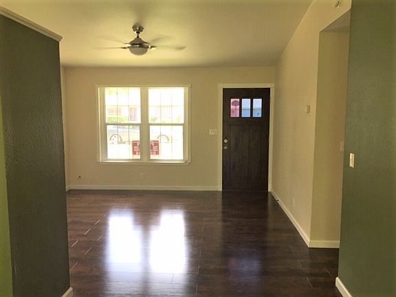 2nd image of 4811 Castle Brg